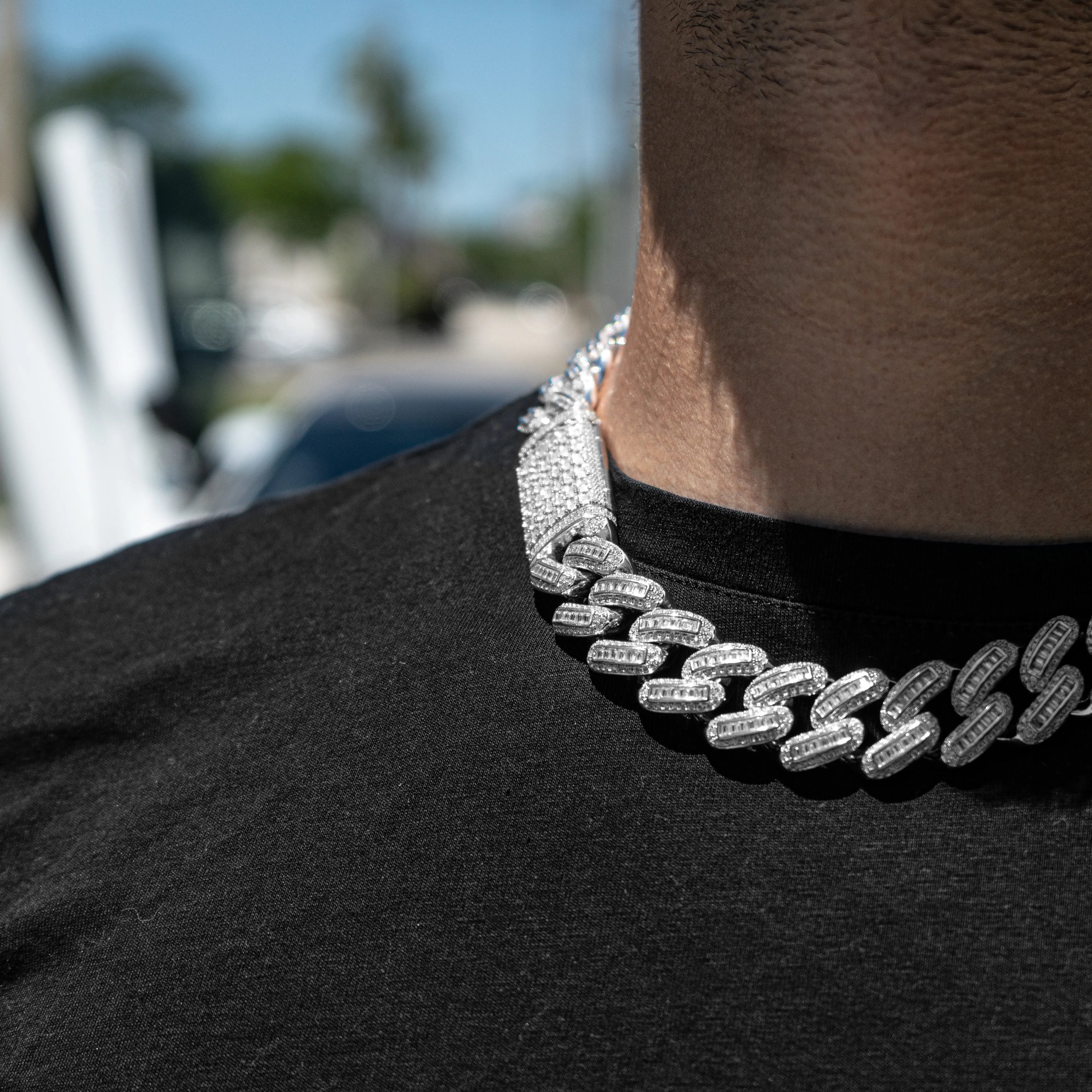 Bugatti Link Chain Banner