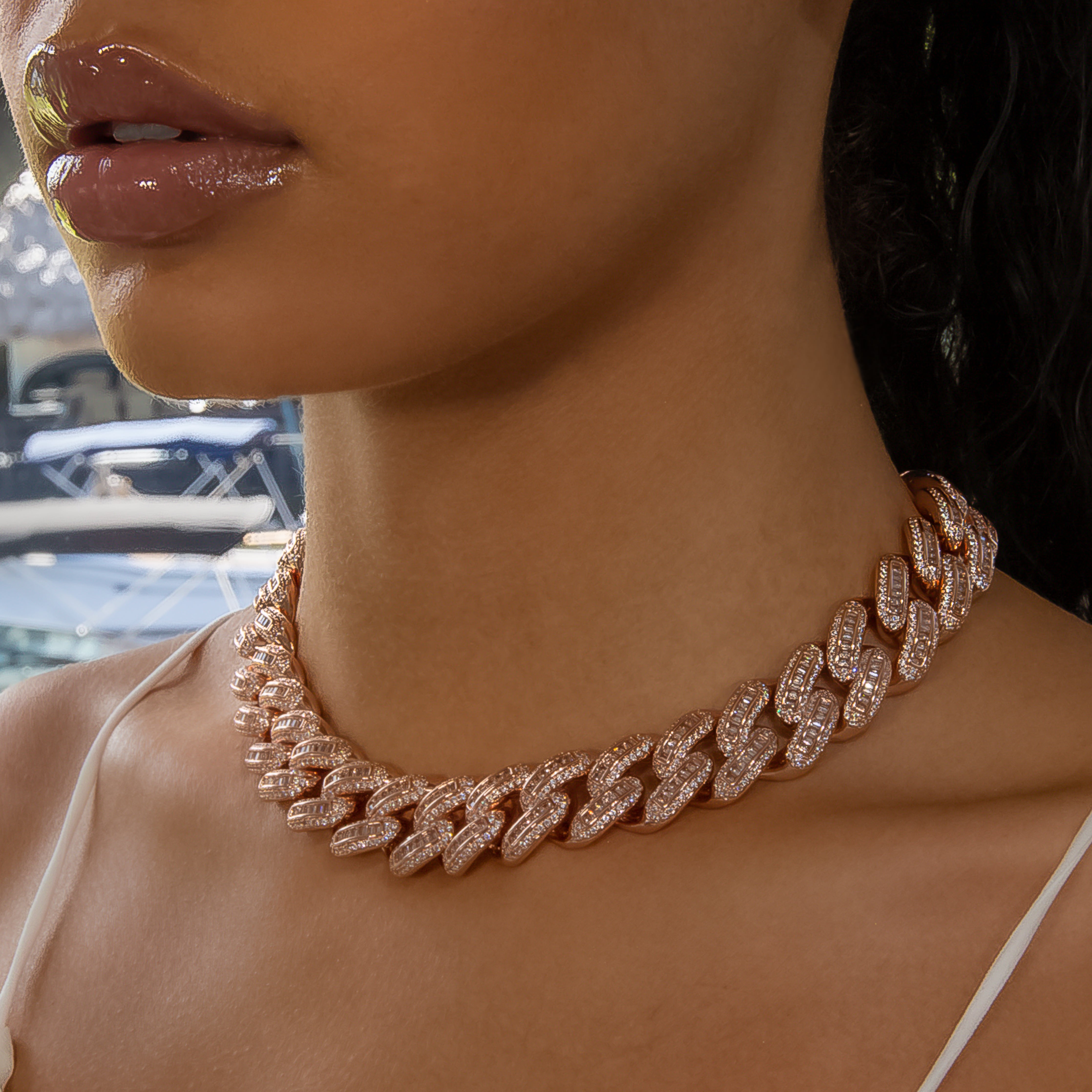18mm Bugatti Link Choker/ Necklace - 18K Rose Gold · female-model