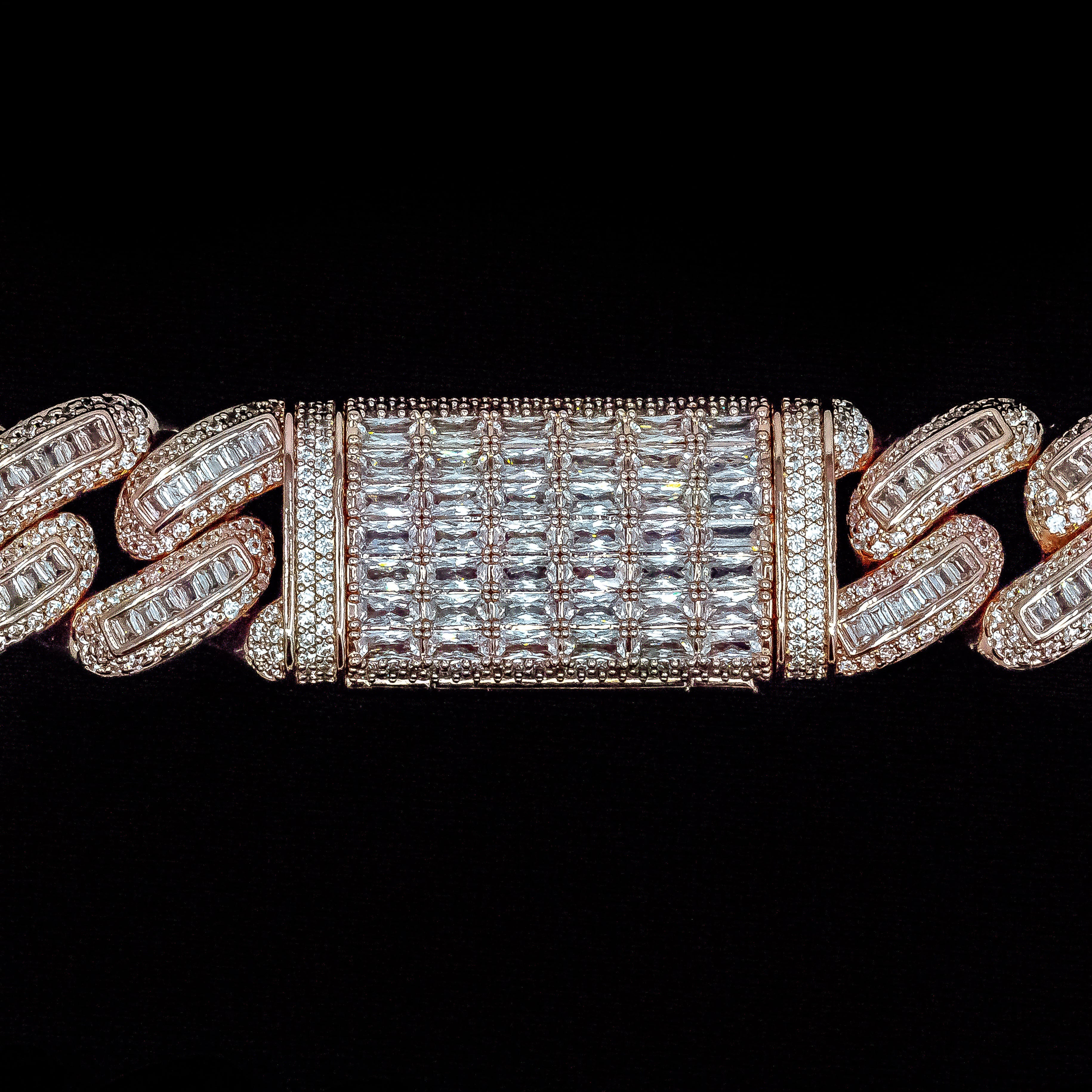 18mm Bugatti Link Choker/ Necklace - 18K Rose Gold · female-model
