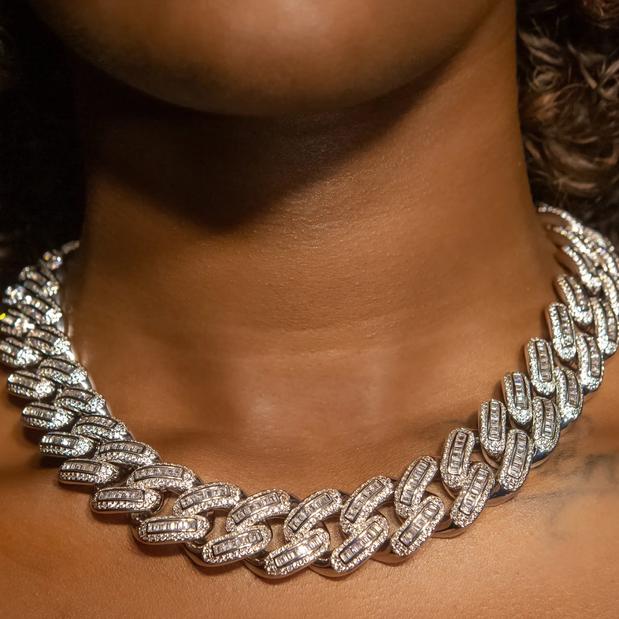 18mm Bugatti Link Choker/ Necklace in White Gold · female-model