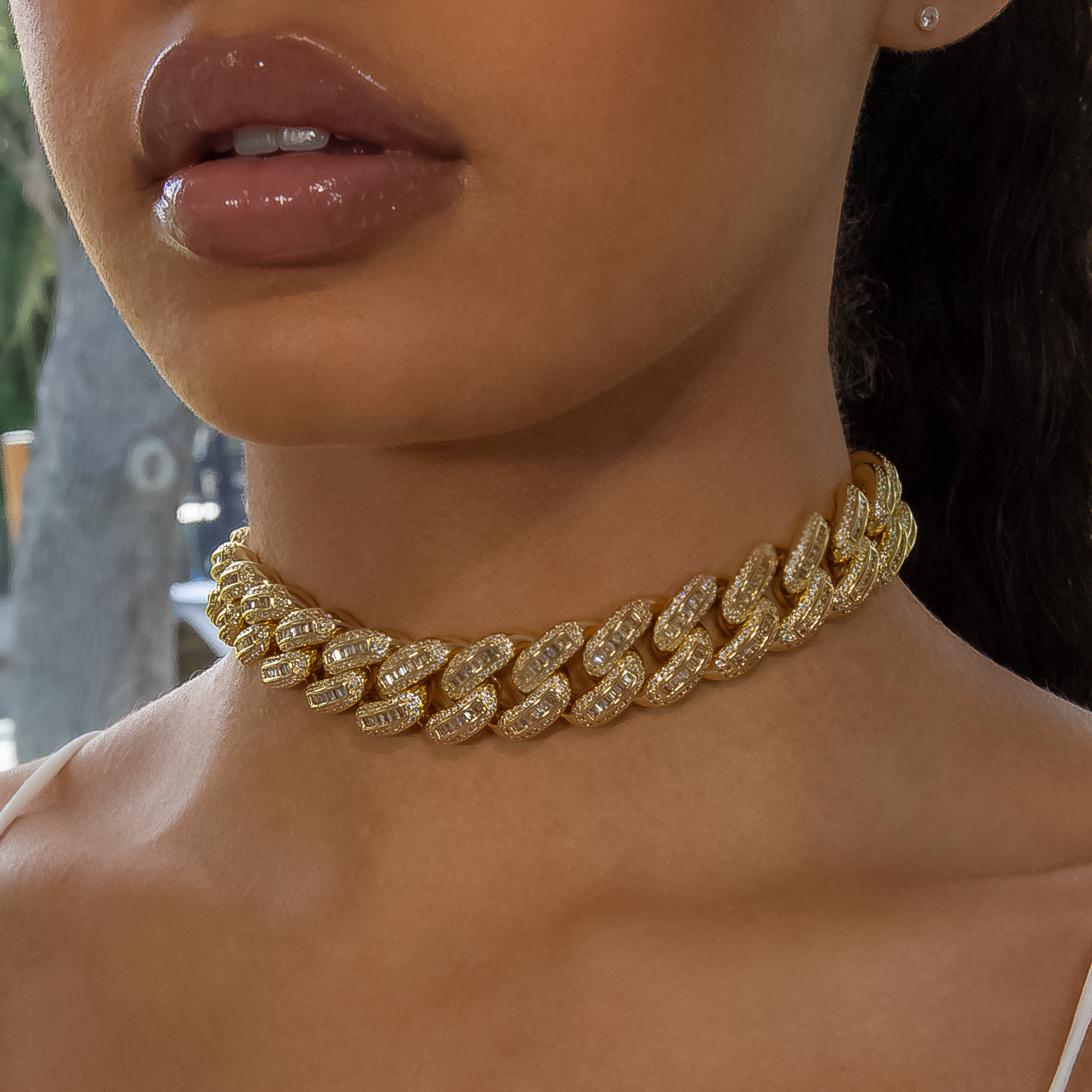 18mm Bugatti Link Choker/ Necklace - 18K Yellow Gold · female-model