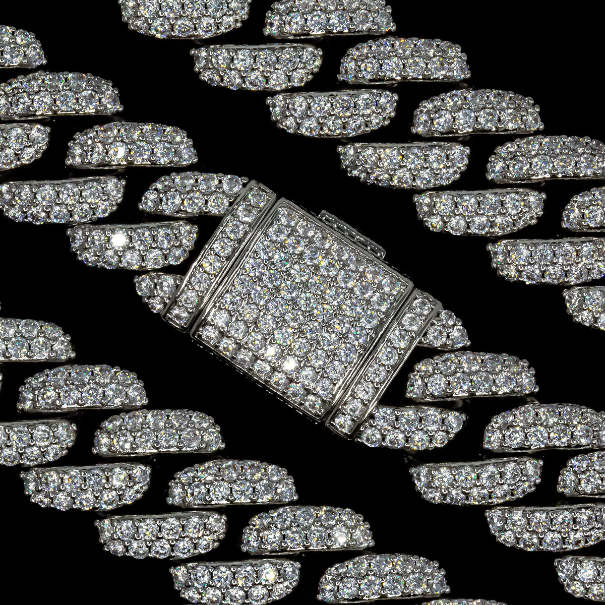 SKRT 18mm Flower Setting Cuban link design in White Gold, original black-background link and clasp detail