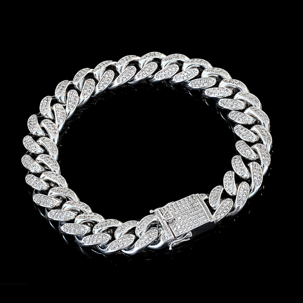 How to Choose Silver-Colored Jewelry For Men