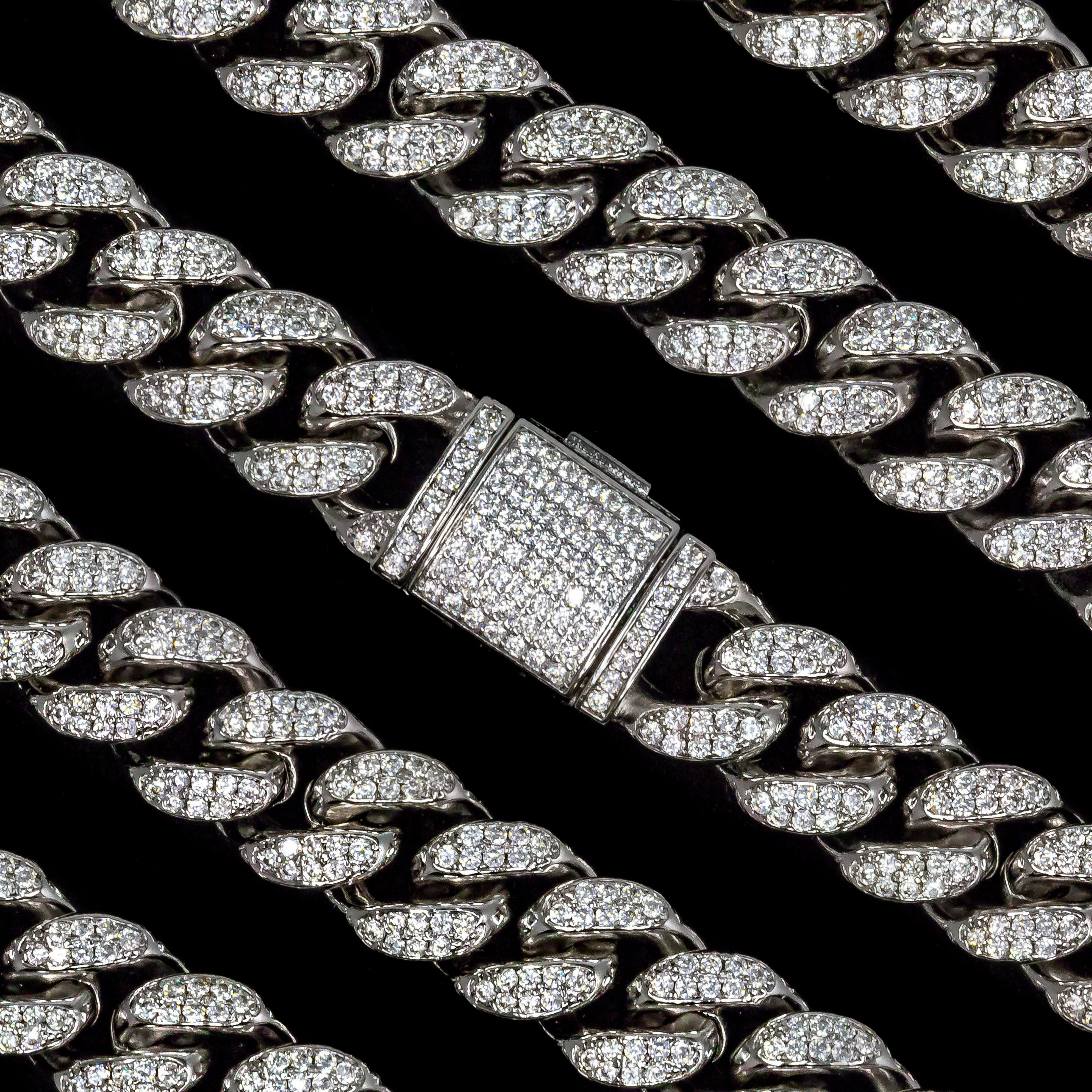 Cuban link chain in White Gold