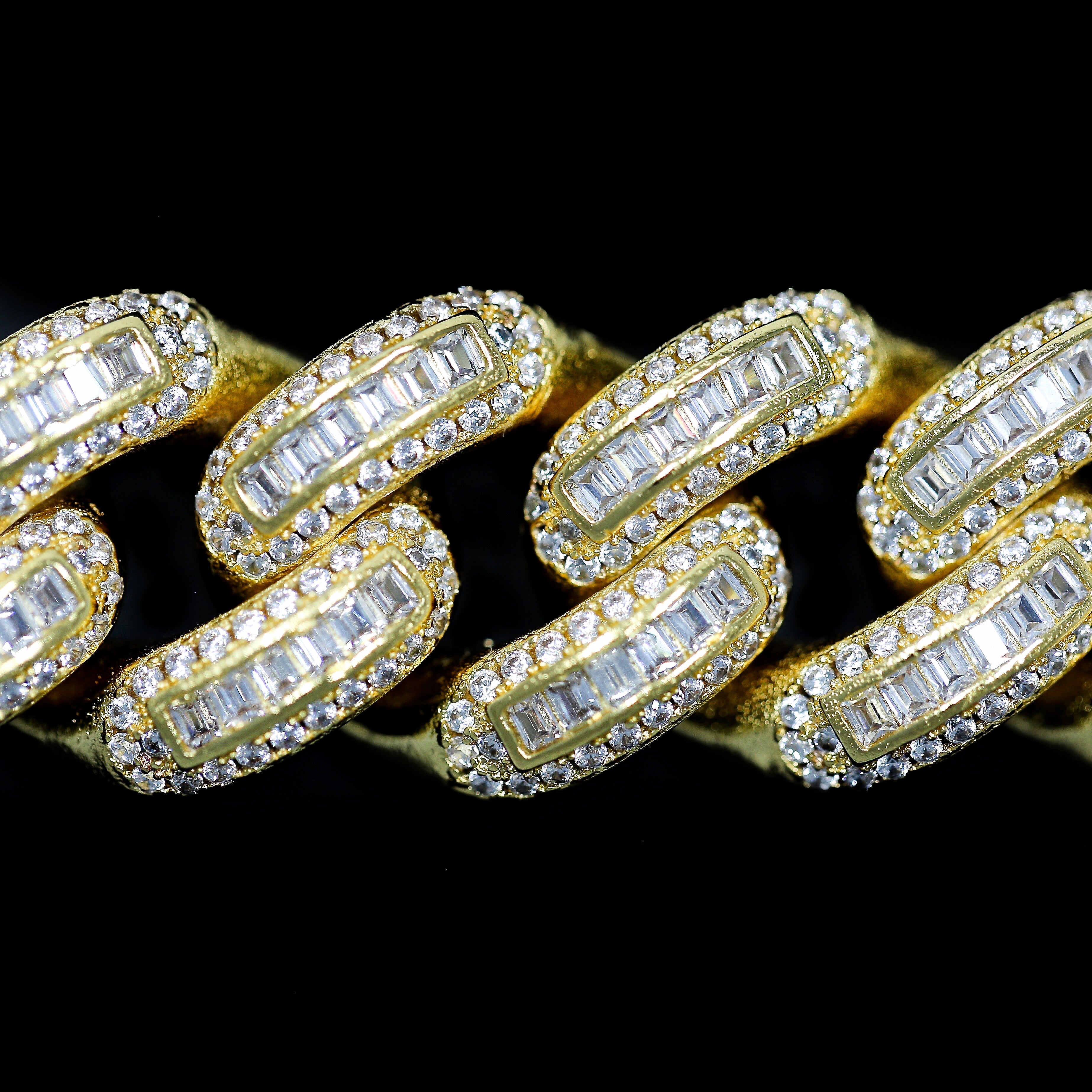 18mm Bugatti Link Chain - 18K Yellow Gold · male-model