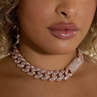 18mm Bugatti Link Choker/ Necklace in Rose Gold · female-model