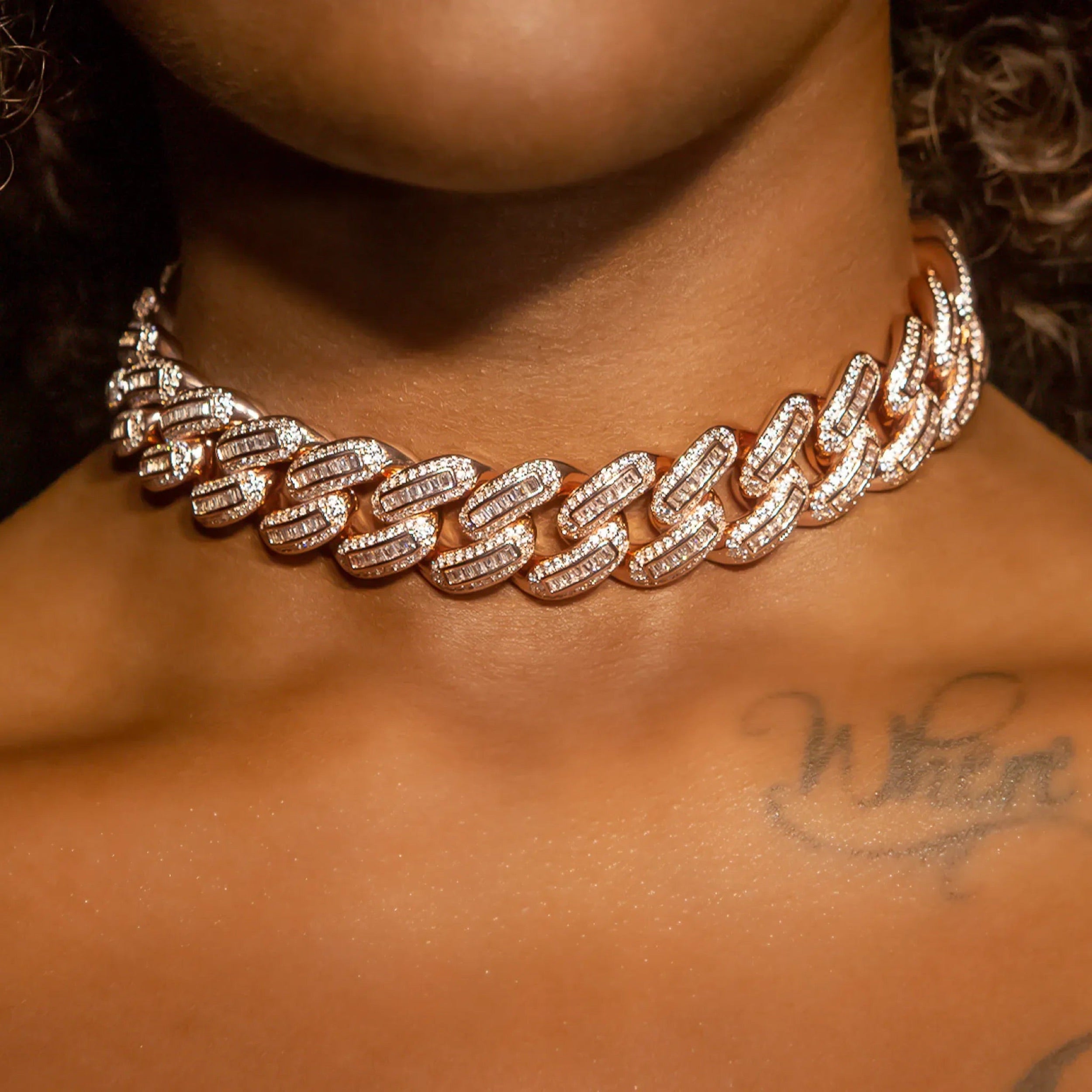 18mm Bugatti Link Choker/ Necklace in Rose Gold · female-model