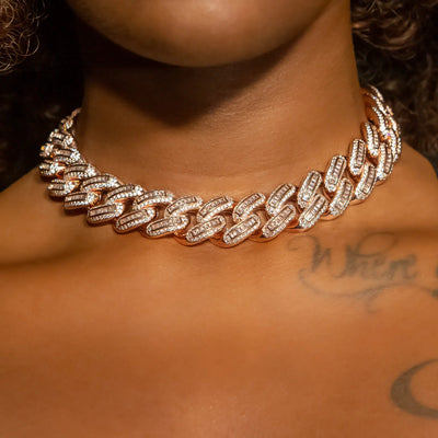 18mm Bugatti Link Choker/ Necklace in Rose Gold · female-model