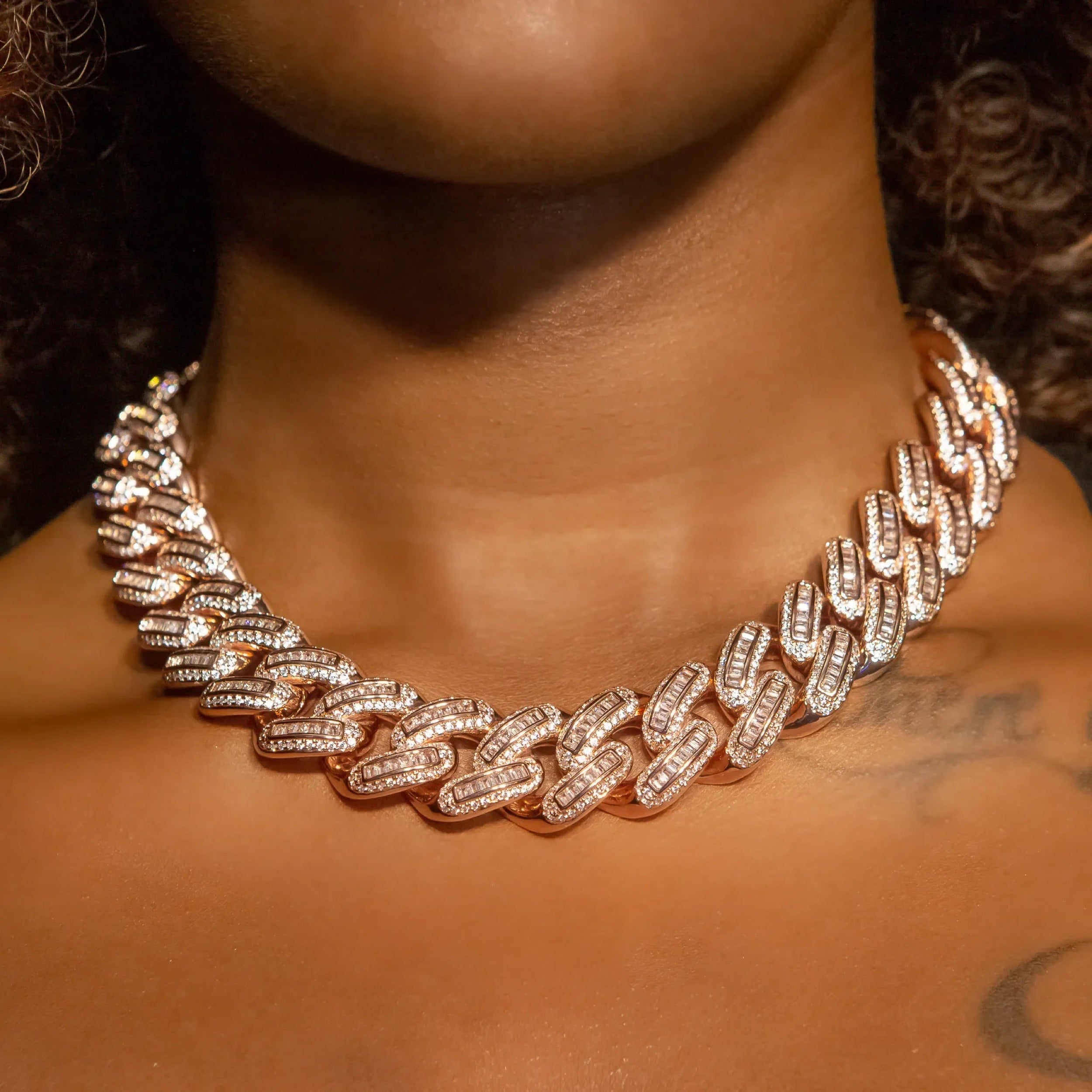 18mm Bugatti Link Choker/ Necklace in Rose Gold · female-model