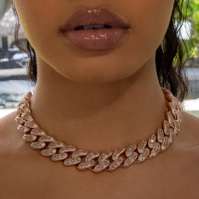 18mm Bugatti Link Choker/ Necklace - 18K Rose Gold · female-model