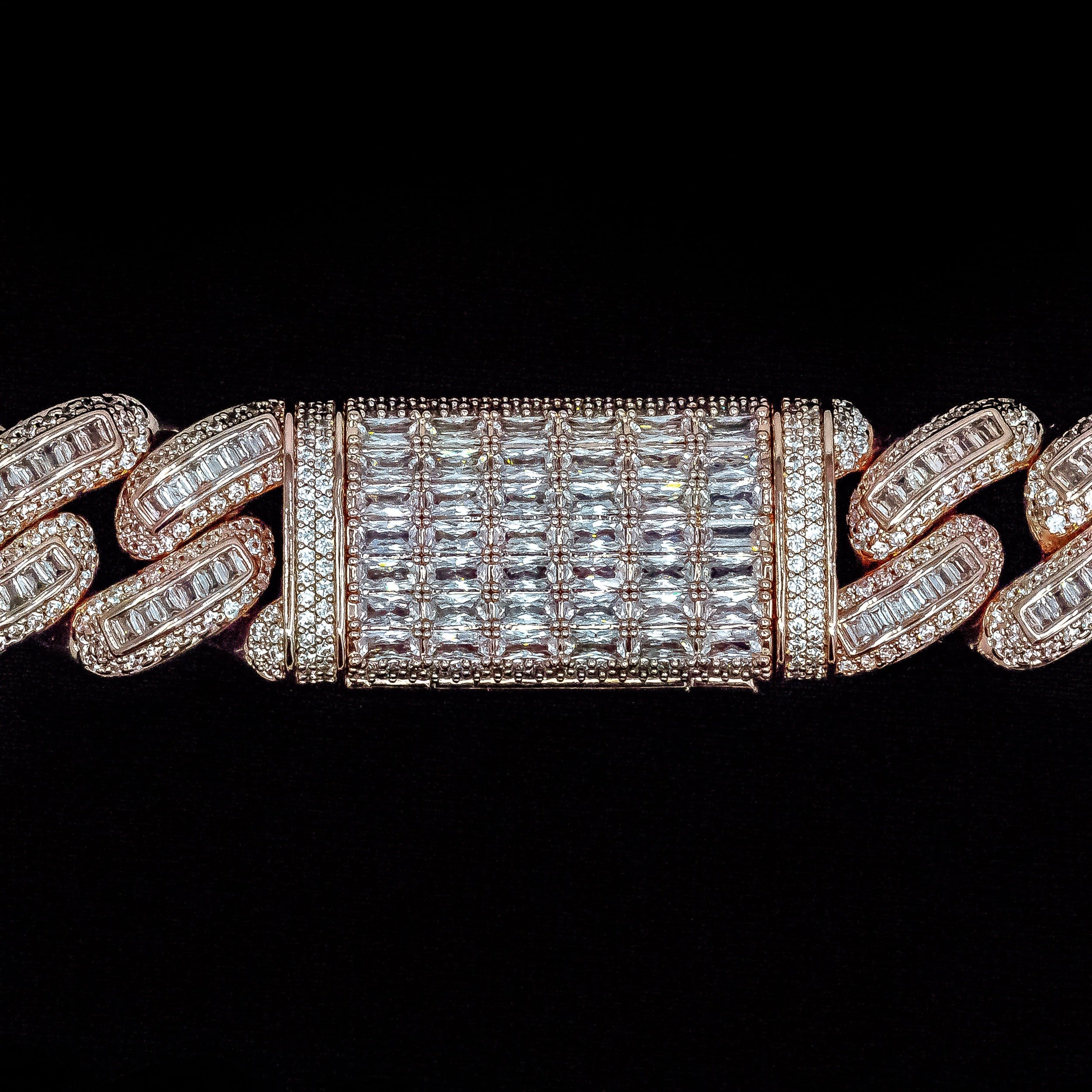 18mm Bugatti Link Choker/ Necklace in Rose Gold · female-model