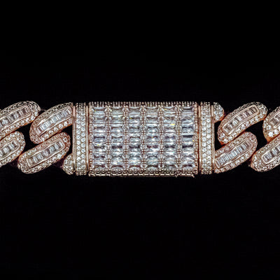 18mm Bugatti Link Choker/ Necklace in Rose Gold · female-model