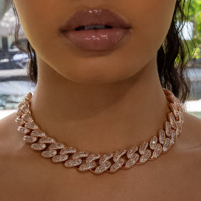 18mm Bugatti Link Choker/ Necklace in Rose Gold · female-model