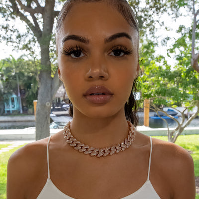 18mm Bugatti Link Choker/ Necklace in Rose Gold · female-model