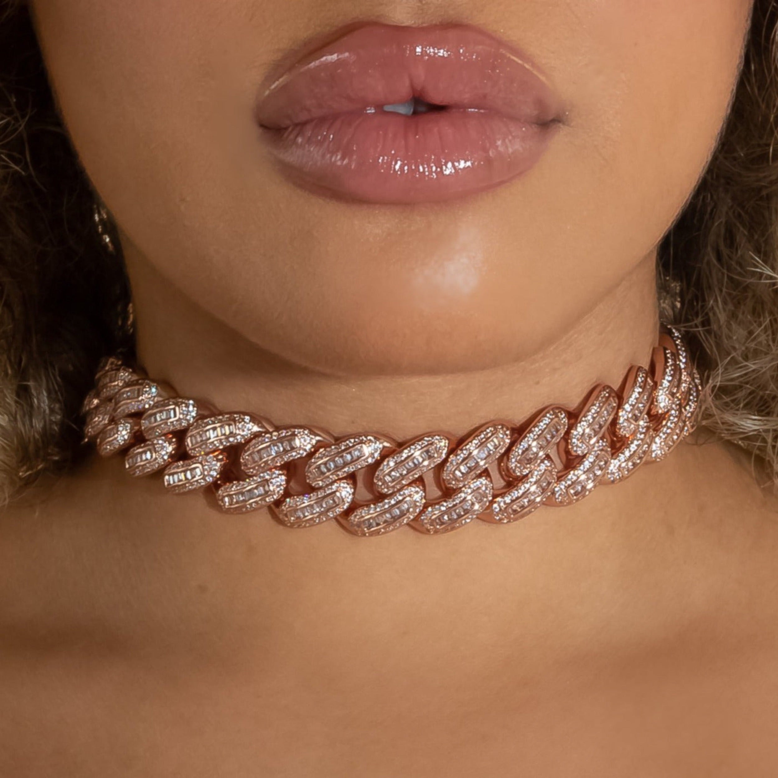 18mm Bugatti Link Choker/ Necklace in Rose Gold · female-model