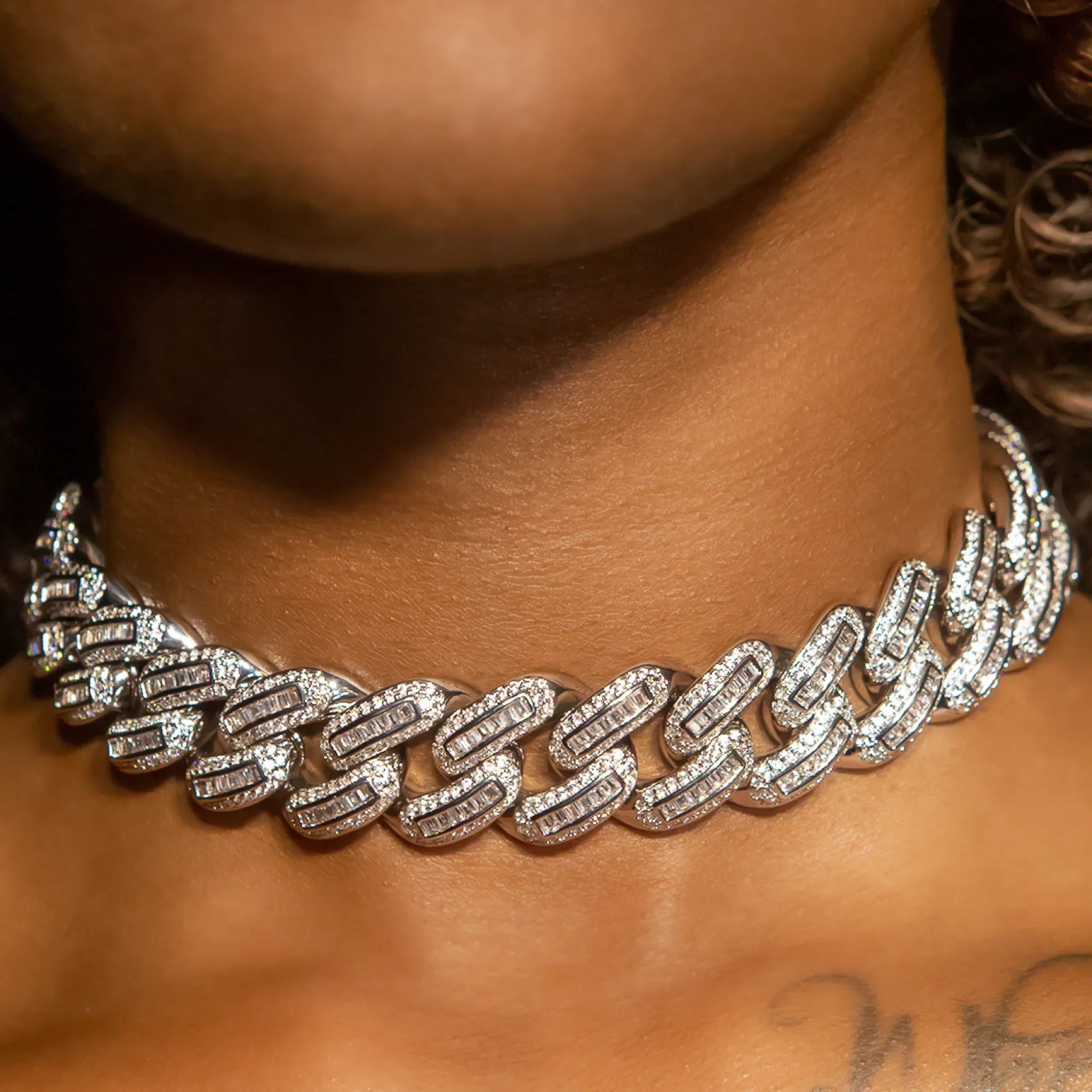 18mm Bugatti Link Choker/ Necklace in White Gold · female-model