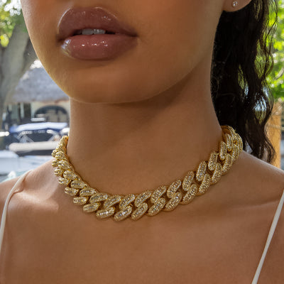 18mm Bugatti Link Choker/ Necklace - 18K Yellow Gold · female-model