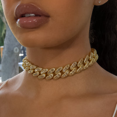 18mm Bugatti Link Choker/ Necklace - 18K Yellow Gold · female-model