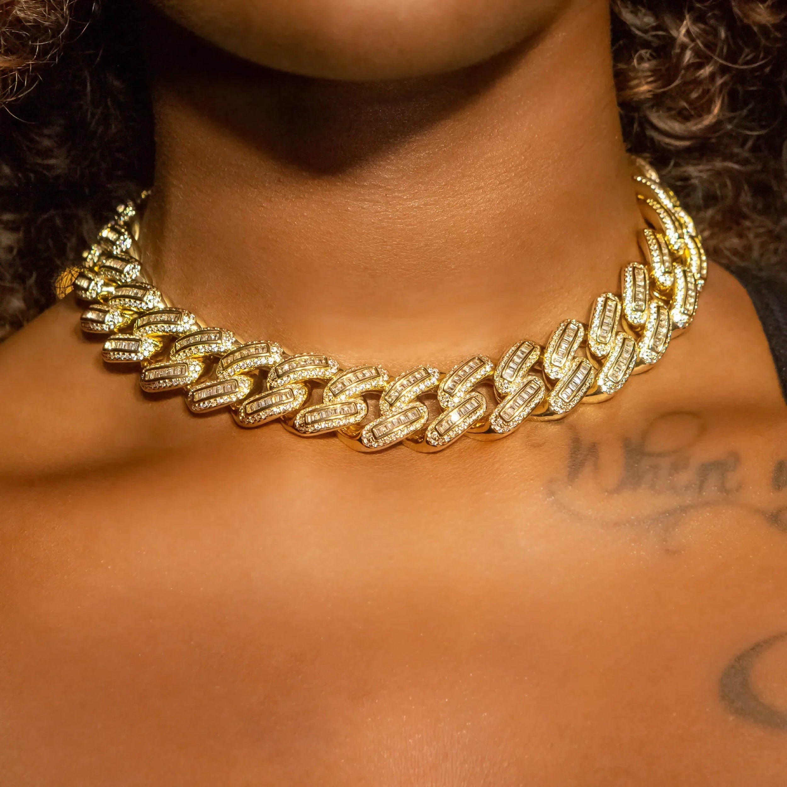 18mm Bugatti Link Choker/ Necklace in Yellow Gold · female-model