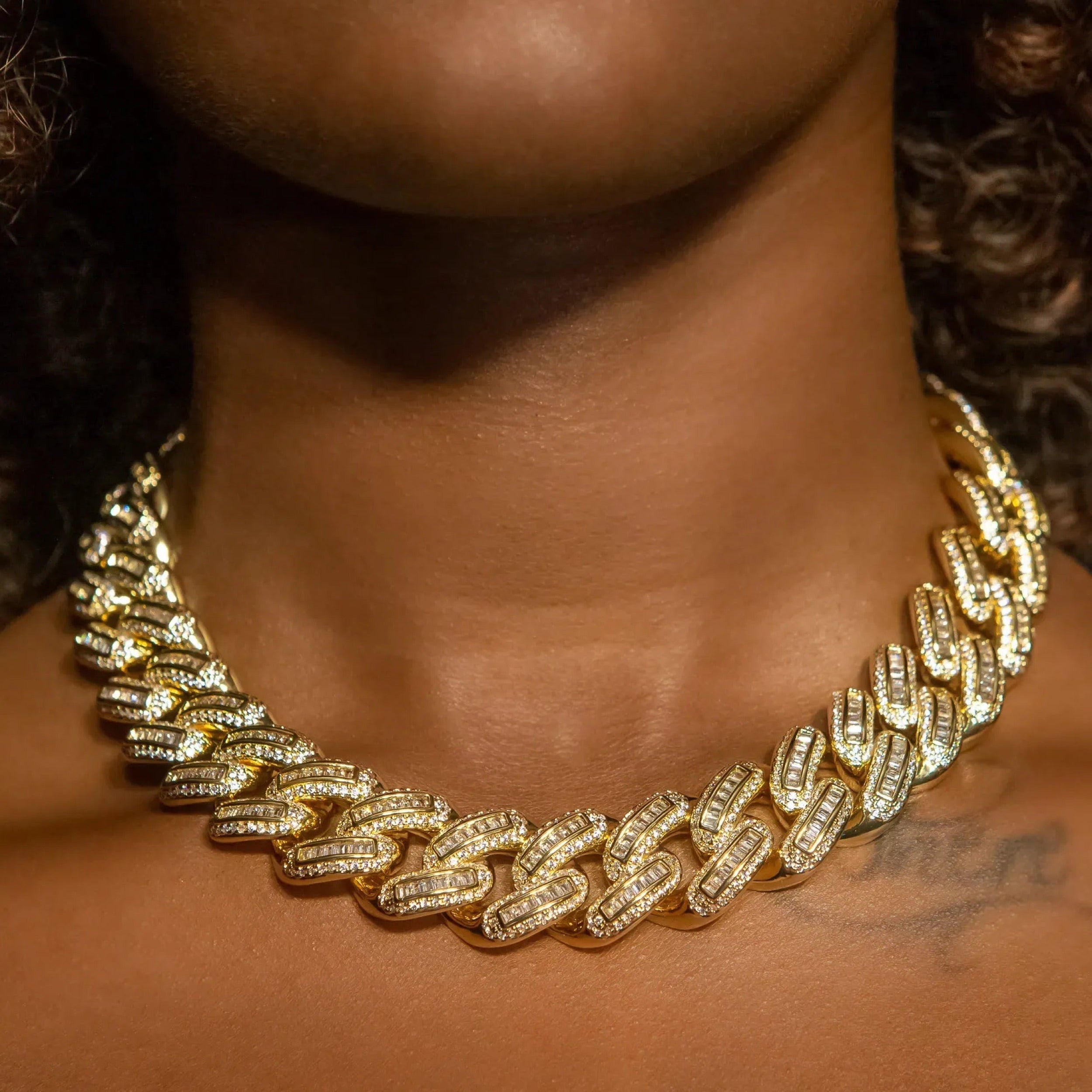 18mm Bugatti Link Choker/ Necklace in Yellow Gold · female-model