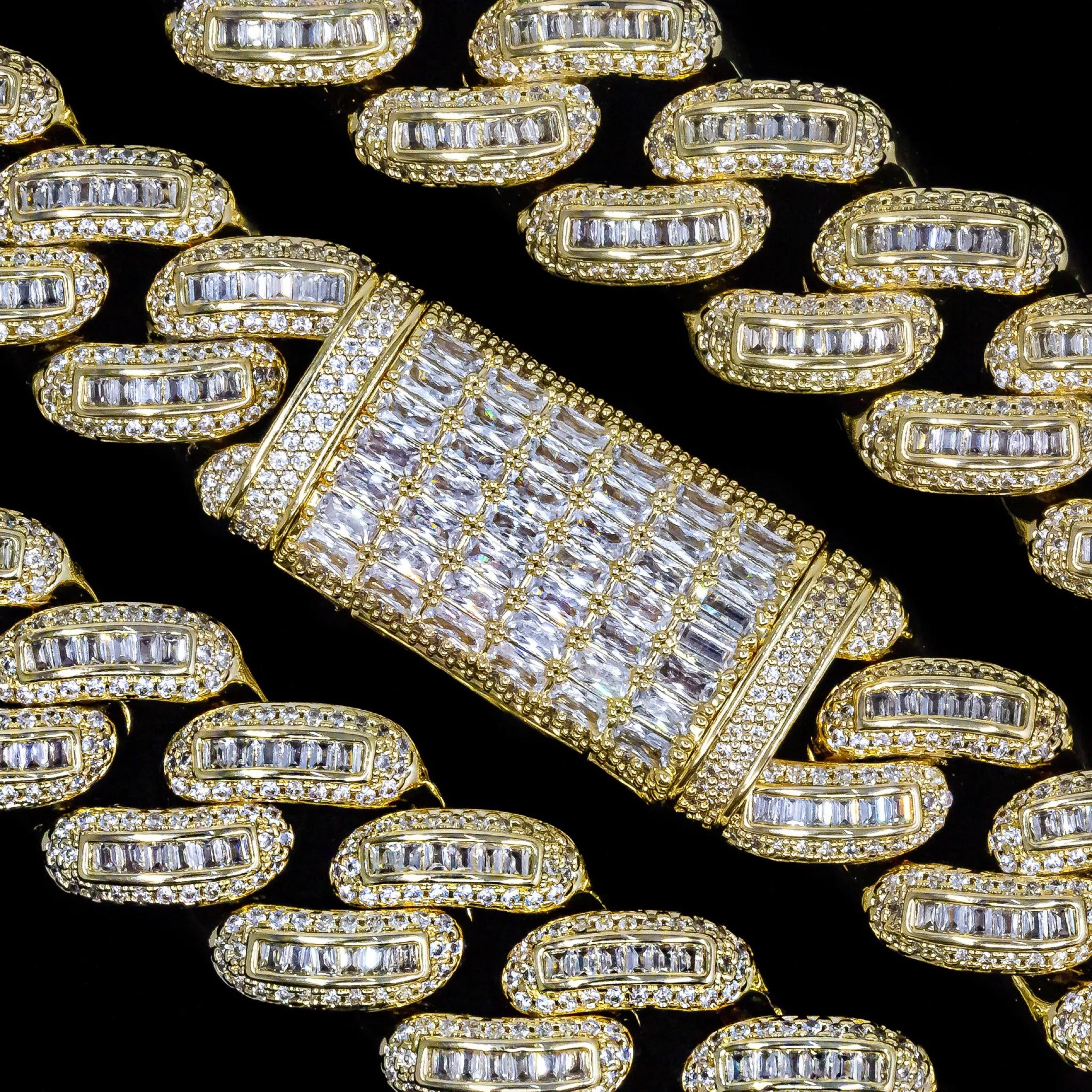 18mm Bugatti Link Choker/ Necklace in Yellow Gold · female-model