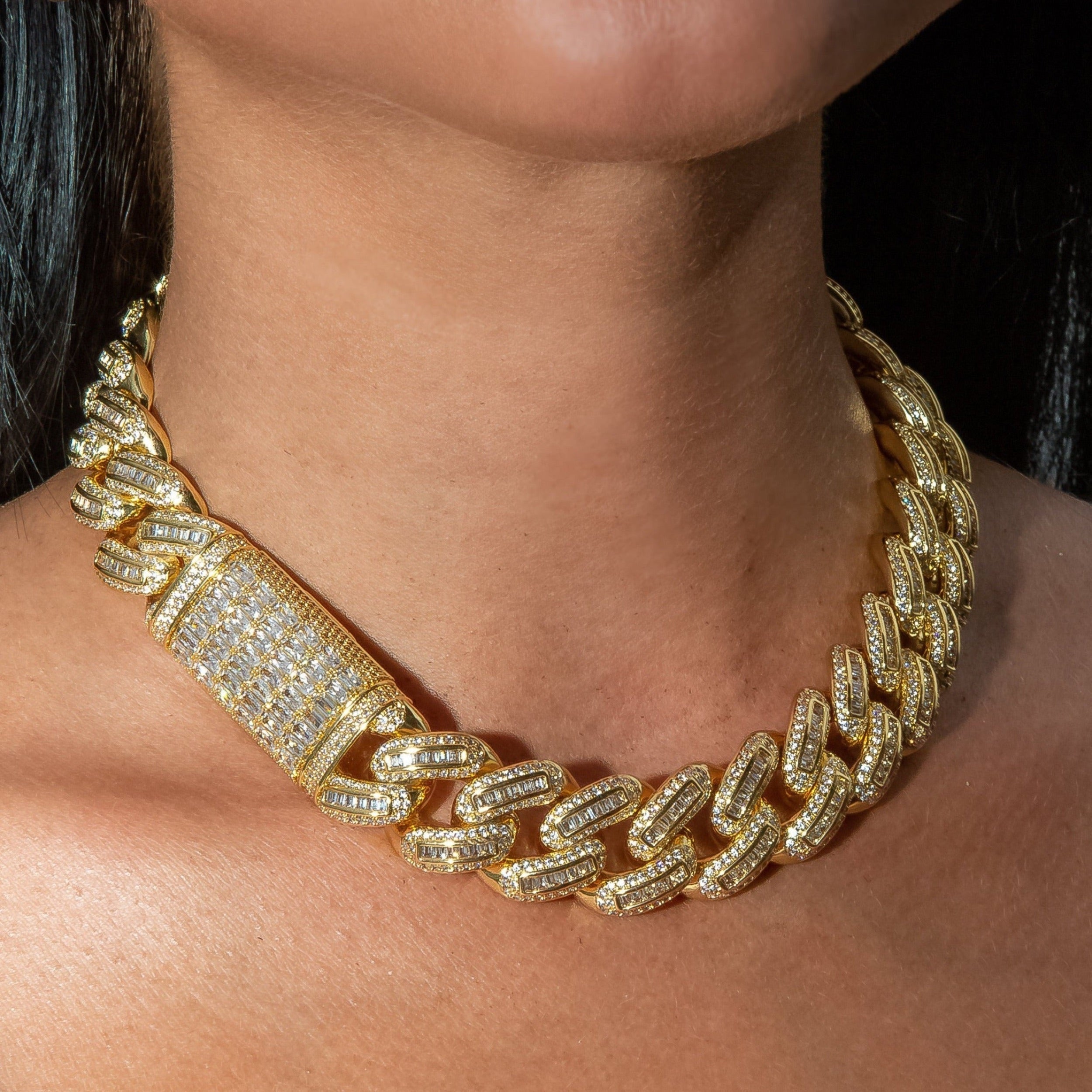 18mm Bugatti Link Choker/ Necklace in Yellow Gold · female-model