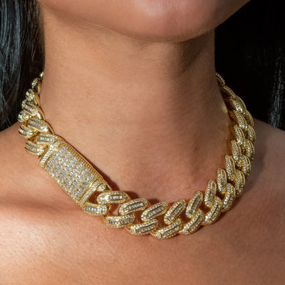 18mm Bugatti Link Choker/ Necklace in Yellow Gold · female-model