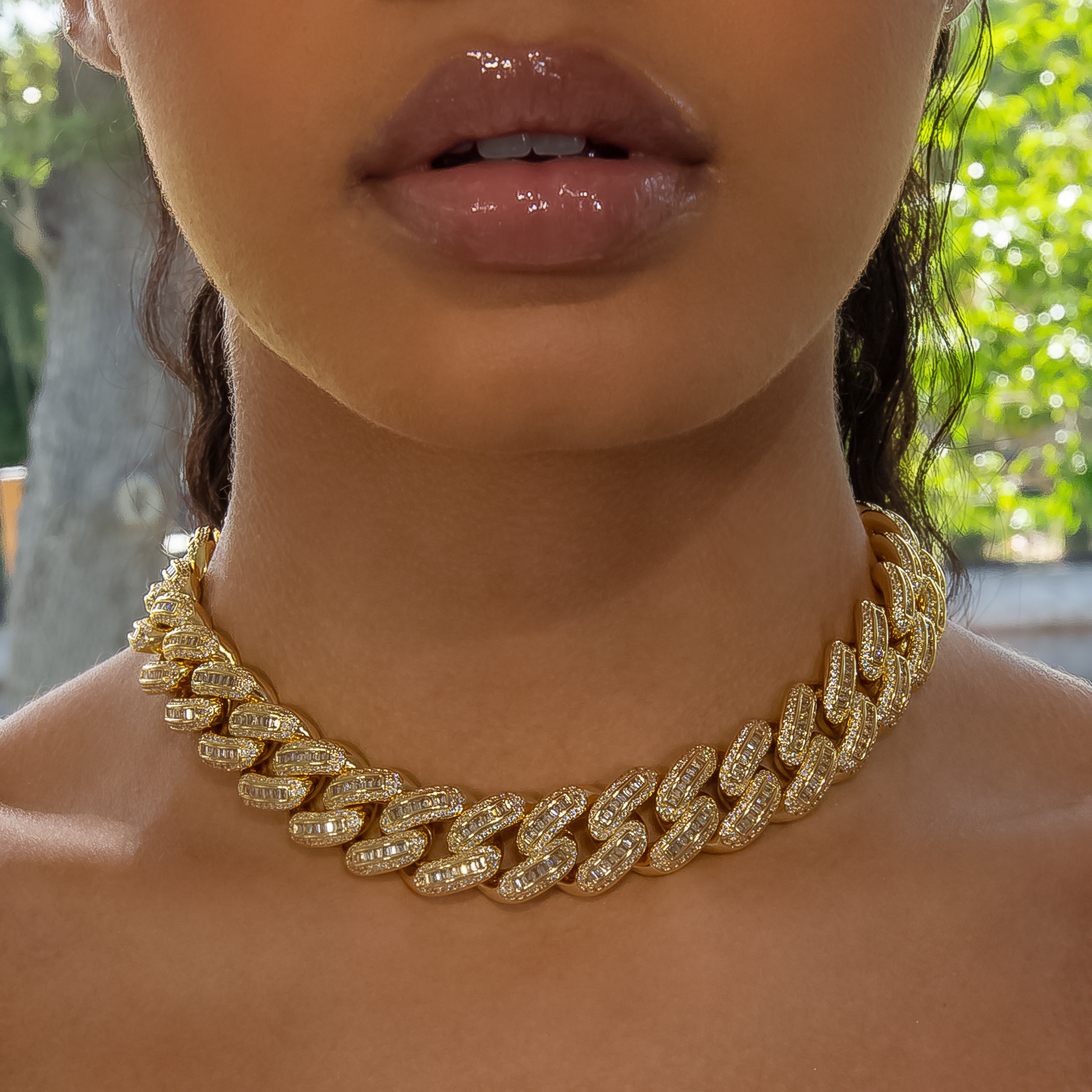 18mm Bugatti Link Choker/ Necklace - 18K Yellow Gold · female-model