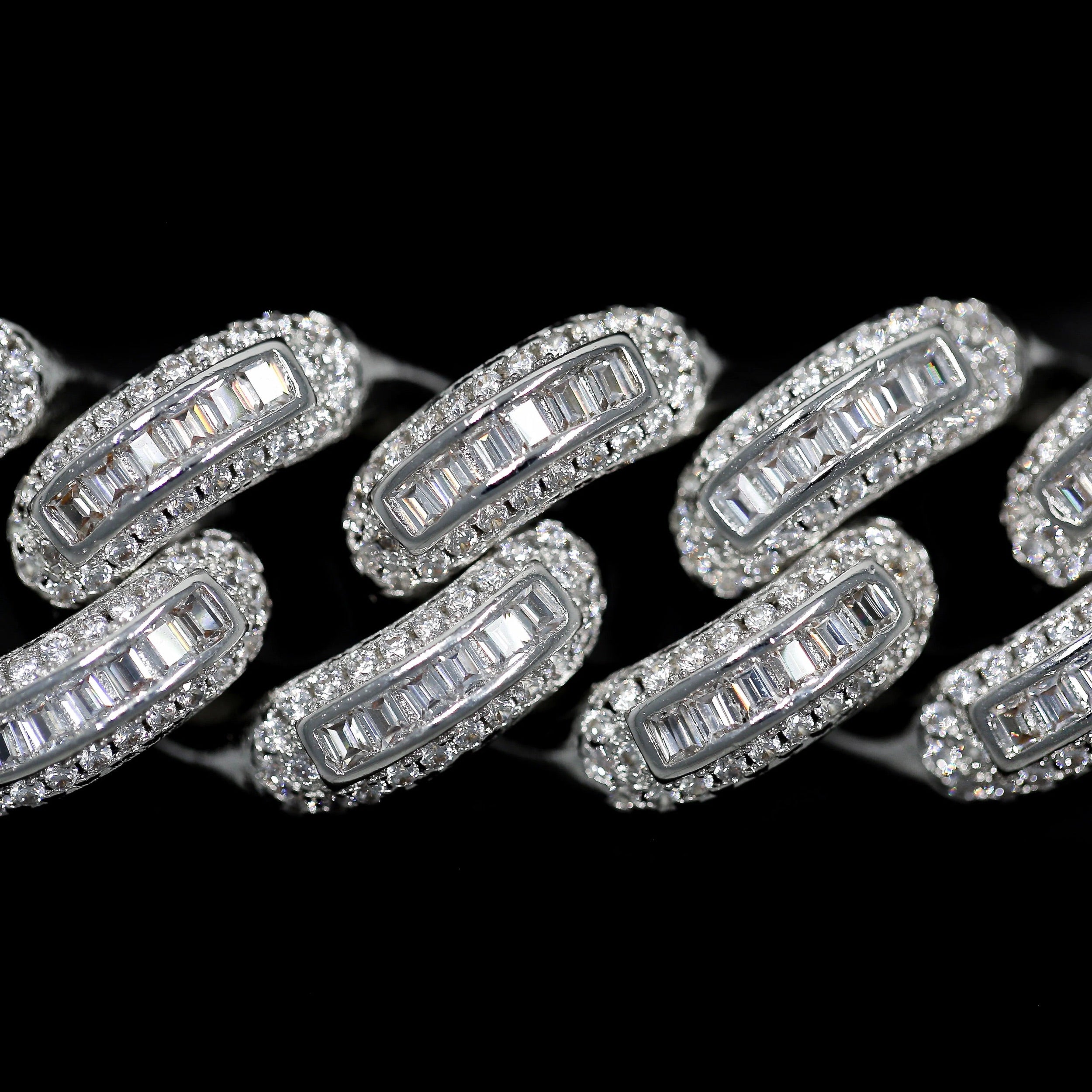 18mm White Gold Bugatti Link Bracelet · male-model
