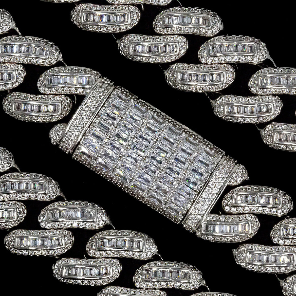SKRT 18mm Baguette Cuban link design in White Gold, original black-background link and clasp detail