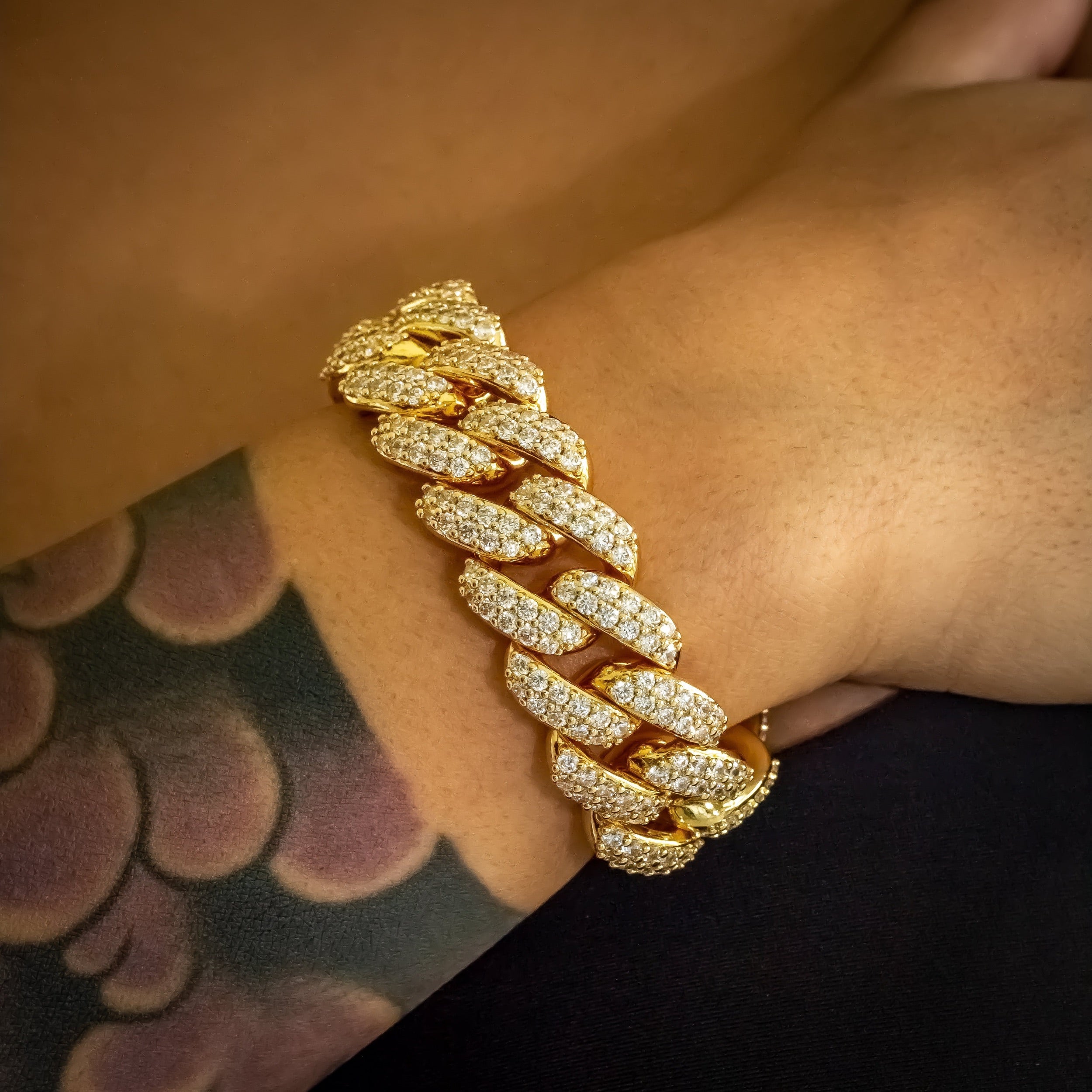 18mm Yellow Gold Flower Set Cuban Link Bracelet · female-model