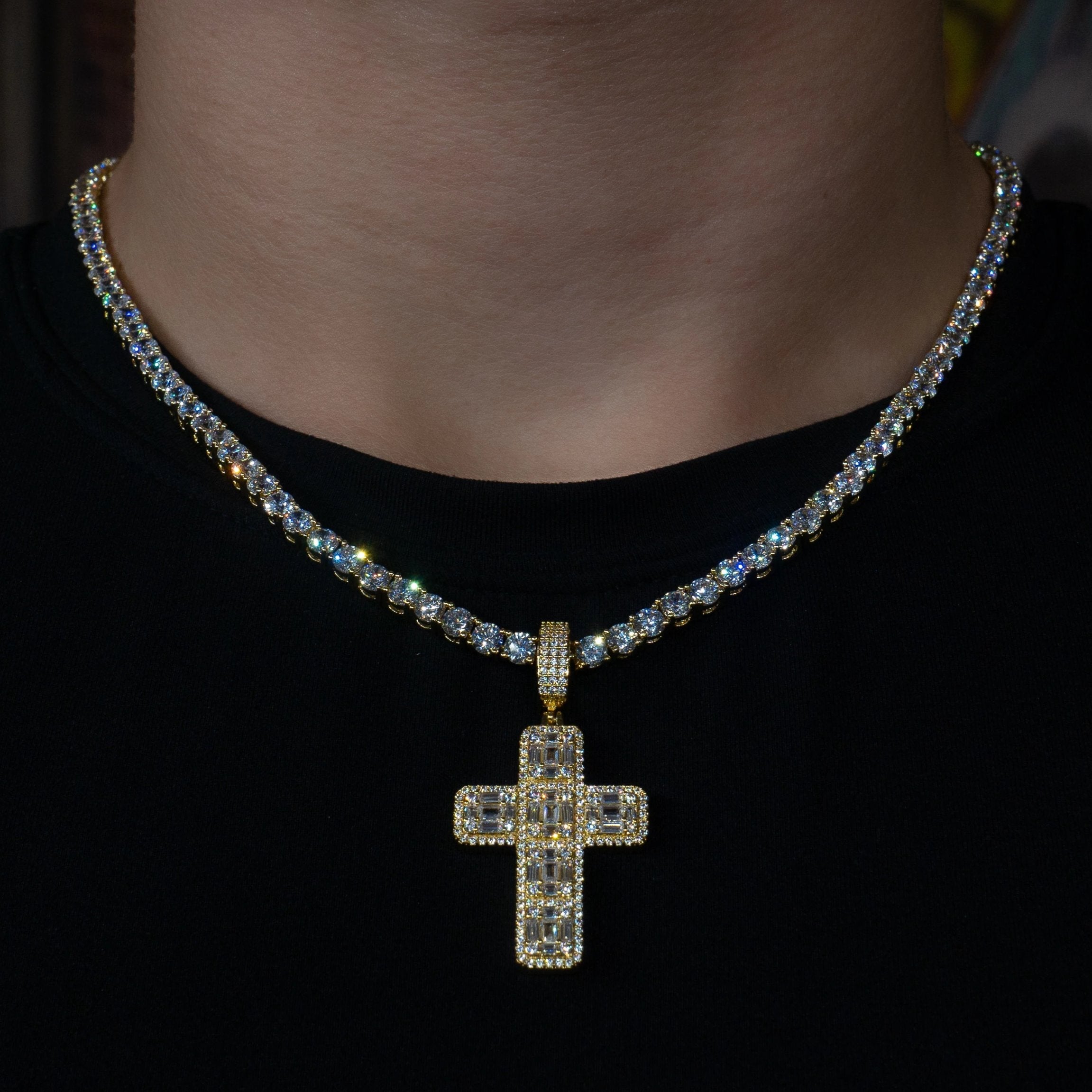 Iced Star of David in 18K Yellow Gold - Baguette Edition